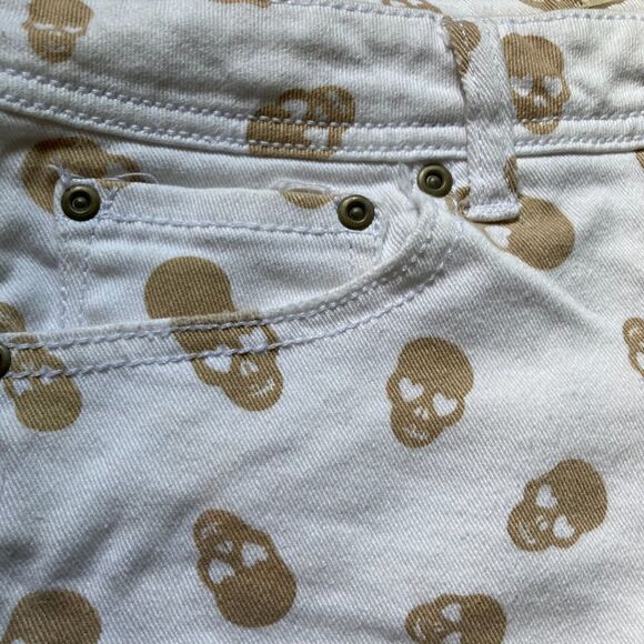 SKULL Shorty Shorts by No Boundaries Frayed Distressed Womens Size 11 - Picture 10 of 13